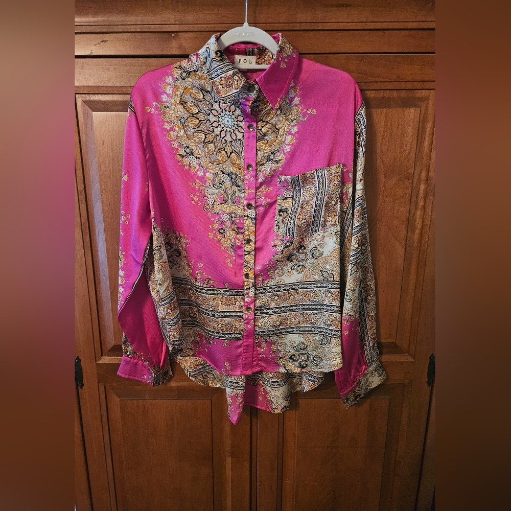 High Low Silk Like Top.  Says Size Small But Fits Like A XL